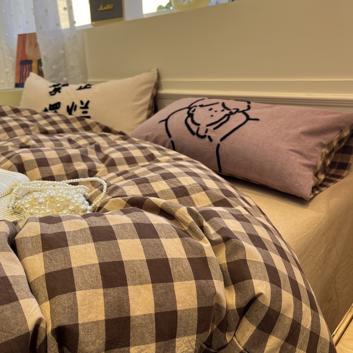 91家纺网 家纺一手货源 找家纺 花漾家居 2026新款无印宿舍简约全棉色织水洗棉毛巾绣四件套 咖中格