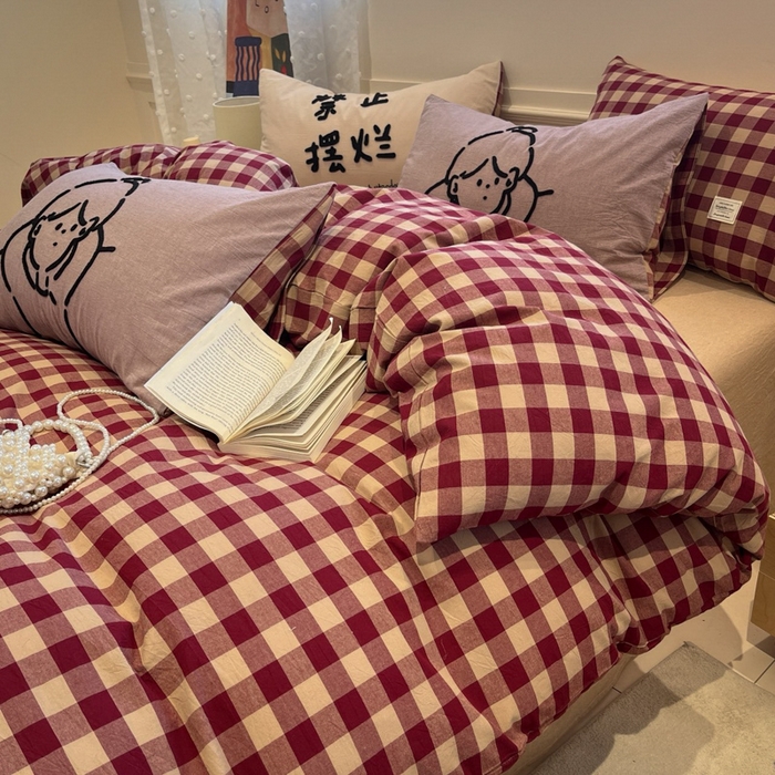 91家纺网 家纺一手货源 找家纺 花漾家居 2026新款无印宿舍简约全棉色织水洗棉毛巾绣四件套 红中格