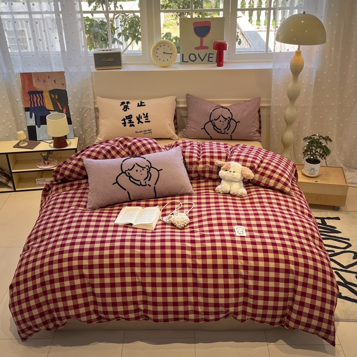 91家纺网 家纺一手货源 找家纺 花漾家居 2026新款无印宿舍简约全棉色织水洗棉毛巾绣四件套 红中格