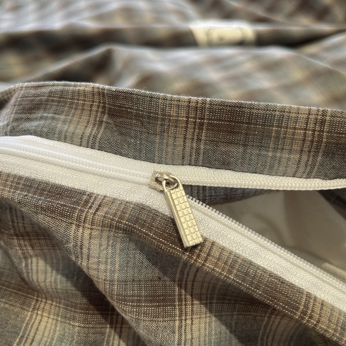 91家纺网 家纺一手货源 找家纺 花漾家居 2026新款无印宿舍简约全棉色织水洗棉毛巾绣四件套 蓝咖格