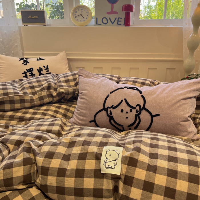 91家纺网 家纺一手货源 找家纺 花漾家居 2026新款无印宿舍简约全棉色织水洗棉毛巾绣四件套 咖中格