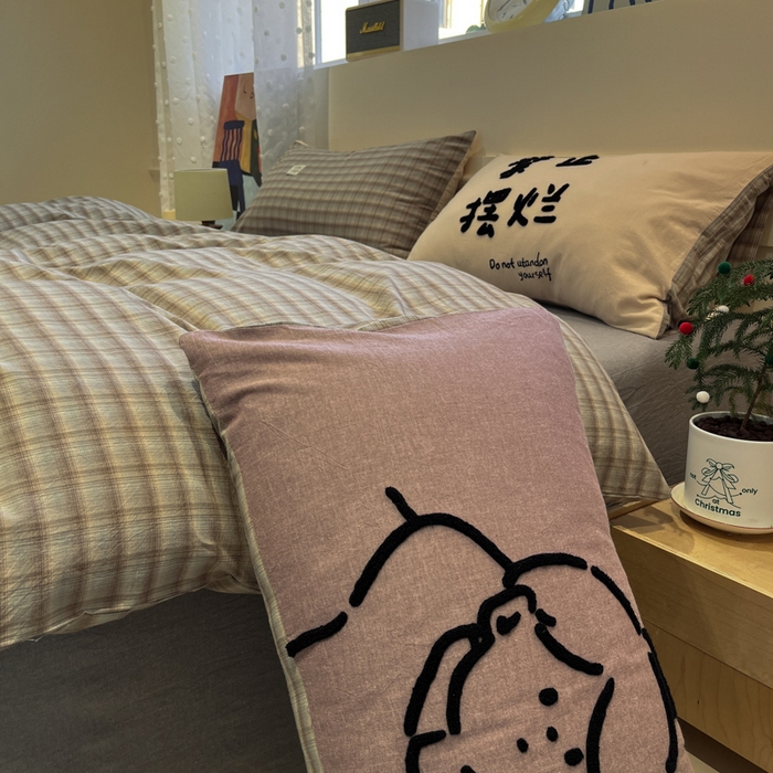 91家纺网 家纺一手货源 找家纺 花漾家居 2026新款无印宿舍简约全棉色织水洗棉毛巾绣四件套 灰咖格