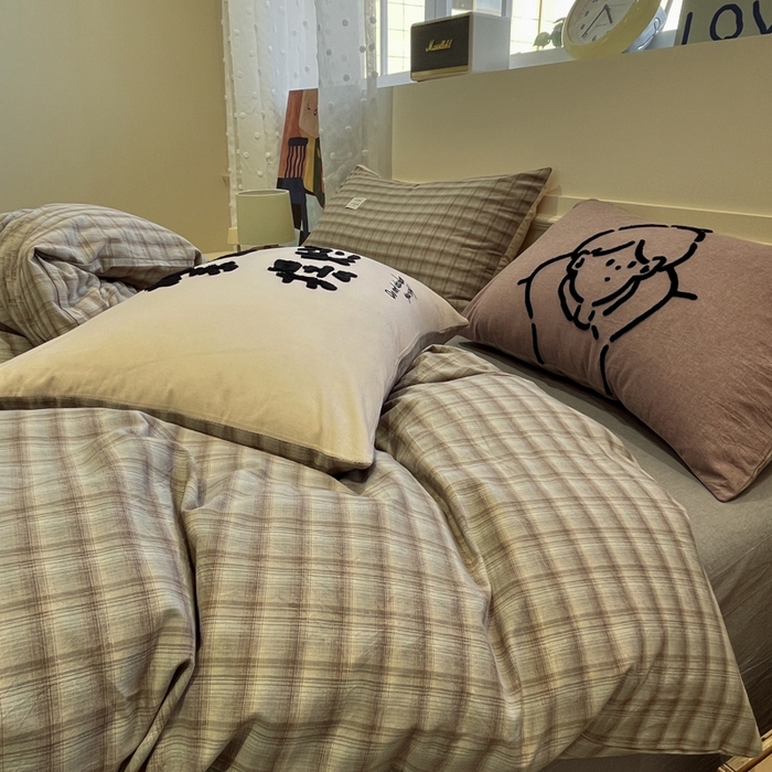 91家纺网 家纺一手货源 找家纺 花漾家居 2026新款无印宿舍简约全棉色织水洗棉毛巾绣四件套 灰咖格