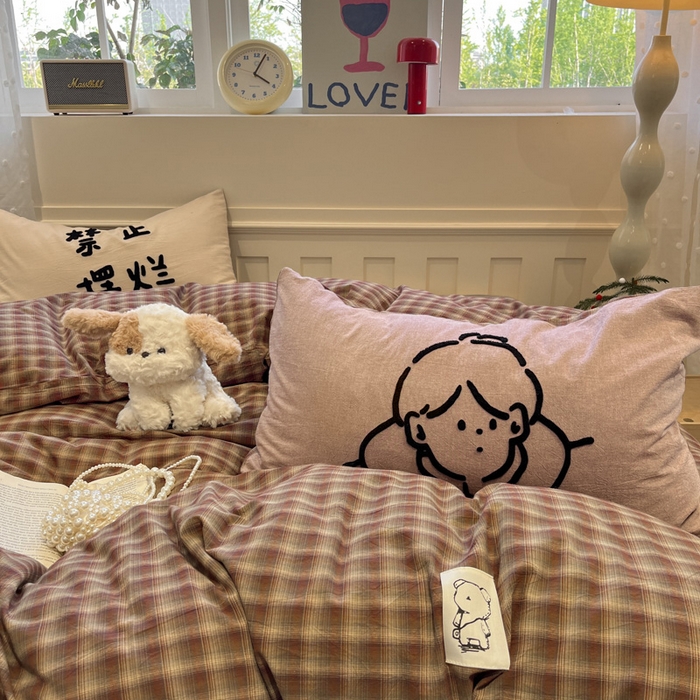 91家纺网 家纺一手货源 找家纺 花漾家居 2026新款无印宿舍简约全棉色织水洗棉毛巾绣四件套 红咖格