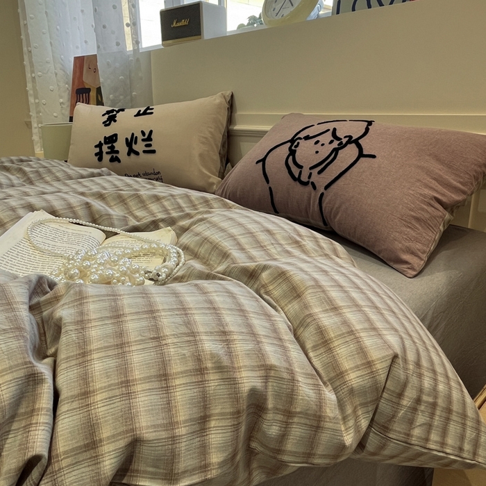 91家纺网 家纺一手货源 找家纺 花漾家居 2026新款无印宿舍简约全棉色织水洗棉毛巾绣四件套 灰咖格