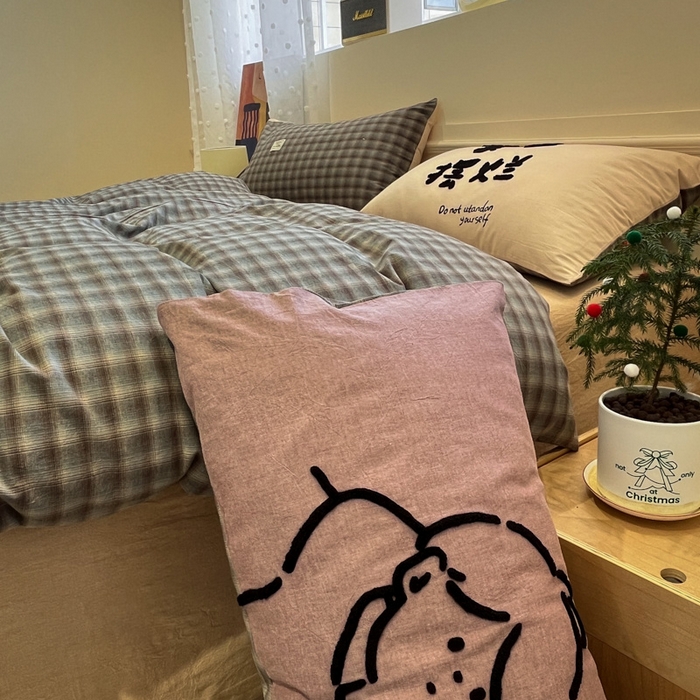 91家纺网 家纺一手货源 找家纺 花漾家居 2026新款无印宿舍简约全棉色织水洗棉毛巾绣四件套 蓝咖格