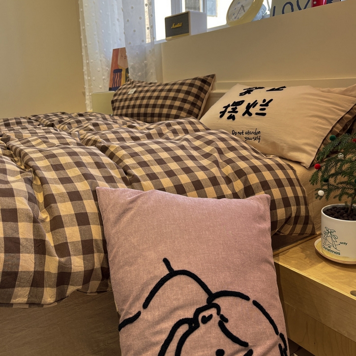 91家纺网 家纺一手货源 找家纺 花漾家居 2026新款无印宿舍简约全棉色织水洗棉毛巾绣四件套 咖中格