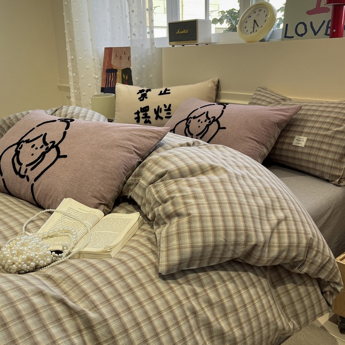 91家纺网 家纺一手货源 找家纺 花漾家居 2026新款无印宿舍简约全棉色织水洗棉毛巾绣四件套 灰咖格