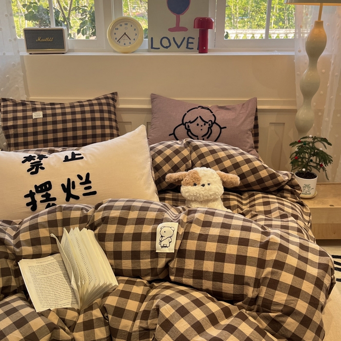 91家纺网 家纺一手货源 找家纺 花漾家居 2026新款无印宿舍简约全棉色织水洗棉毛巾绣四件套 咖中格