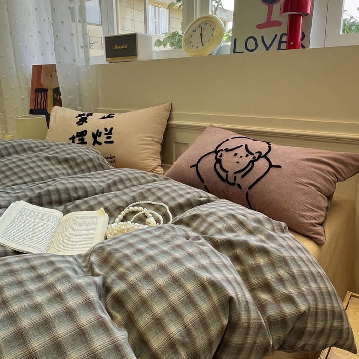 91家纺网 家纺一手货源 找家纺 花漾家居 2026新款无印宿舍简约全棉色织水洗棉毛巾绣四件套 蓝咖格