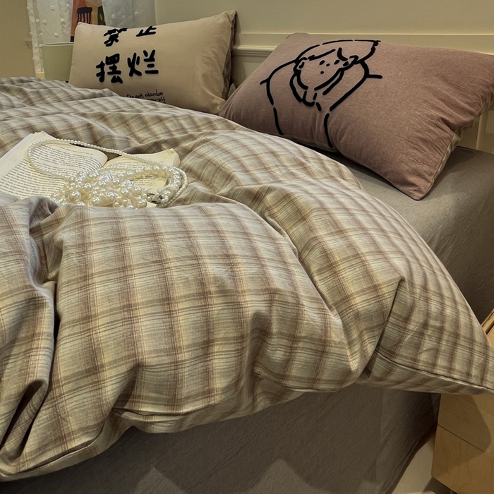 花漾家居 2026新款无印宿舍简约全棉色织水洗棉毛巾绣四件套 灰咖格