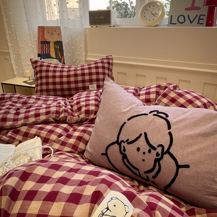 91家纺网 家纺一手货源 找家纺 花漾家居 2026新款无印宿舍简约全棉色织水洗棉毛巾绣四件套 红中格