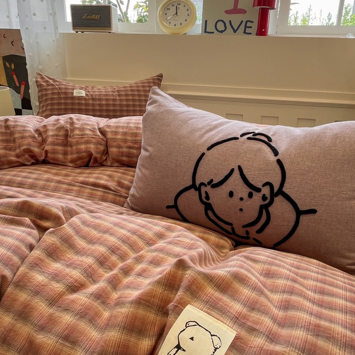 91家纺网 家纺一手货源 找家纺 花漾家居 2026新款无印宿舍简约全棉色织水洗棉毛巾绣四件套 粉咖格