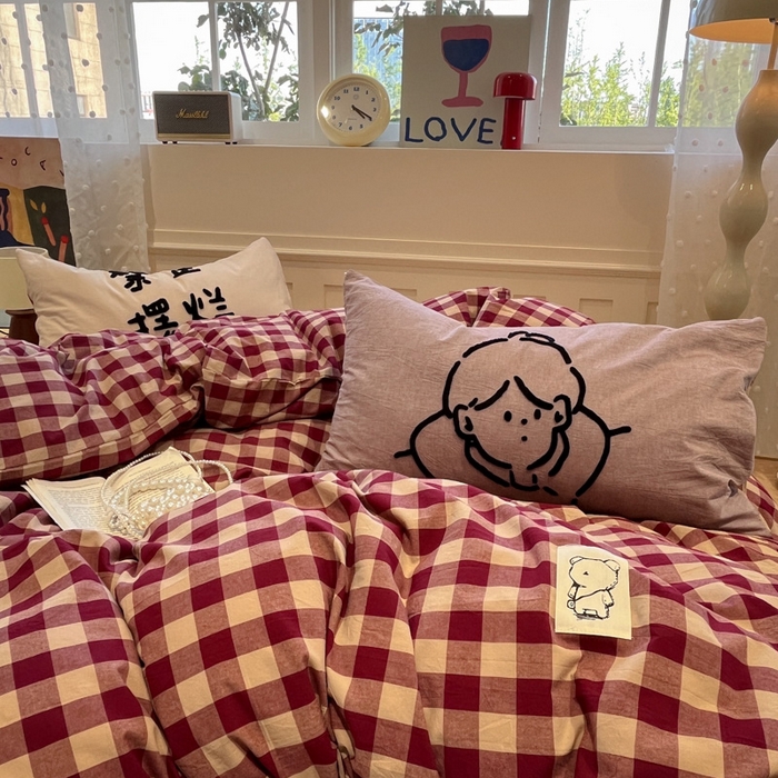 91家纺网 家纺一手货源 找家纺 花漾家居 2026新款无印宿舍简约全棉色织水洗棉毛巾绣四件套 红中格