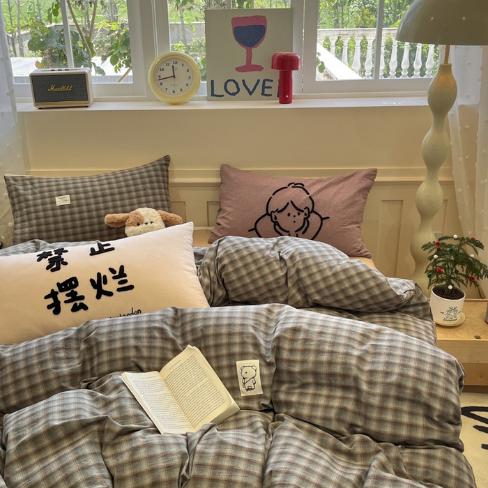 91家纺网 家纺一手货源 找家纺 花漾家居 2026新款无印宿舍简约全棉色织水洗棉毛巾绣四件套 蓝咖格