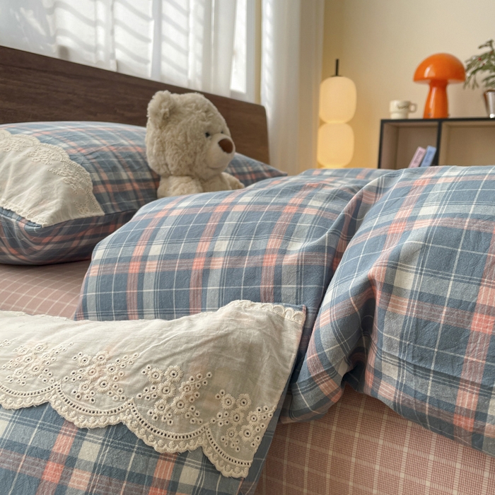 91家纺网 家纺一手货源 找家纺 （总）花漾家居 2026新款全棉色织水洗棉复古花边无印格条被套三件套四件套