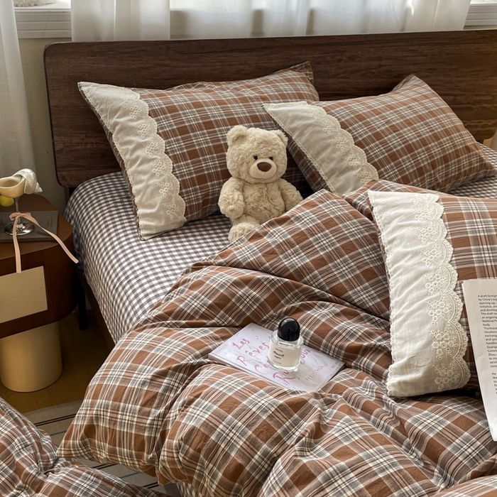 91家纺网 家纺一手货源 找家纺 （总）花漾家居 2026新款全棉色织水洗棉复古花边无印格条被套三件套四件套