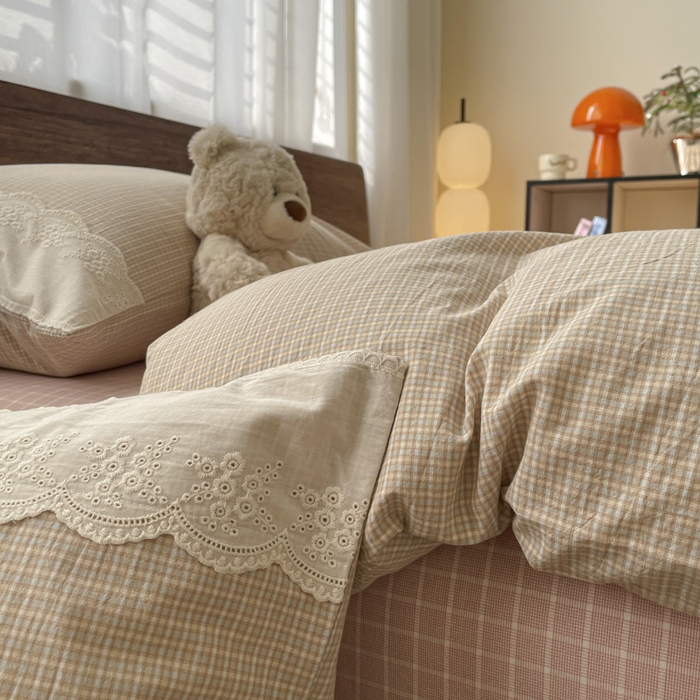 91家纺网 家纺一手货源 找家纺 花漾家居 2026新款全棉色织水洗棉复古花边无印格条被套三件套四件套 伯爵红茶