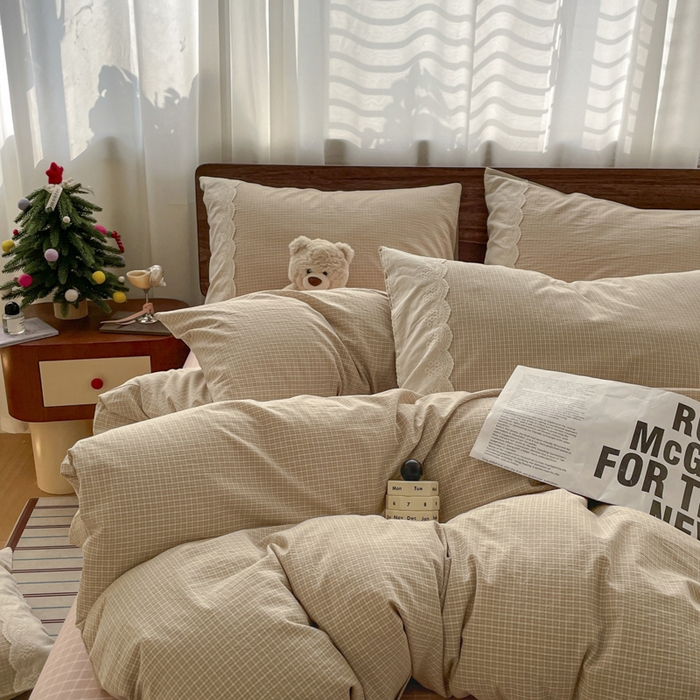 91家纺网 家纺一手货源 找家纺 花漾家居 2026新款全棉色织水洗棉复古花边无印格条被套三件套四件套 伯爵红茶