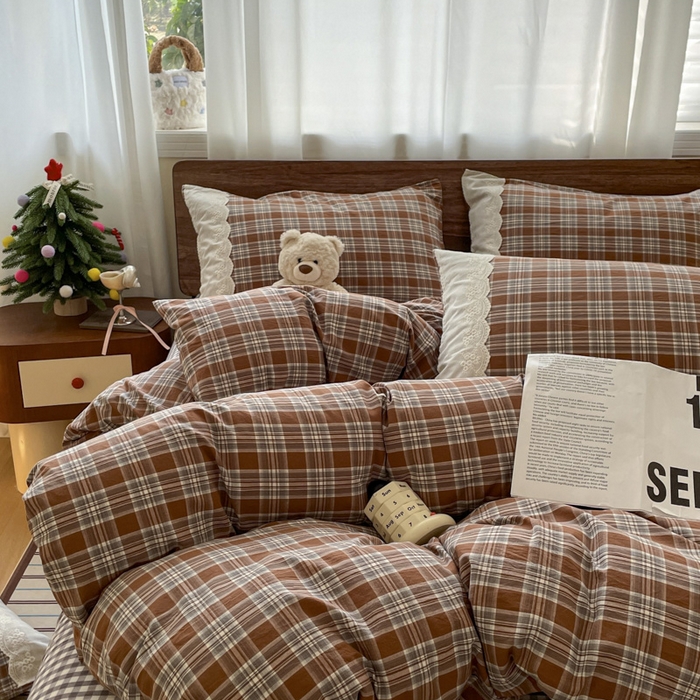 91家纺网 家纺一手货源 找家纺 花漾家居 2026新款全棉色织水洗棉复古花边无印格条被套三件套四件套 生巧可可