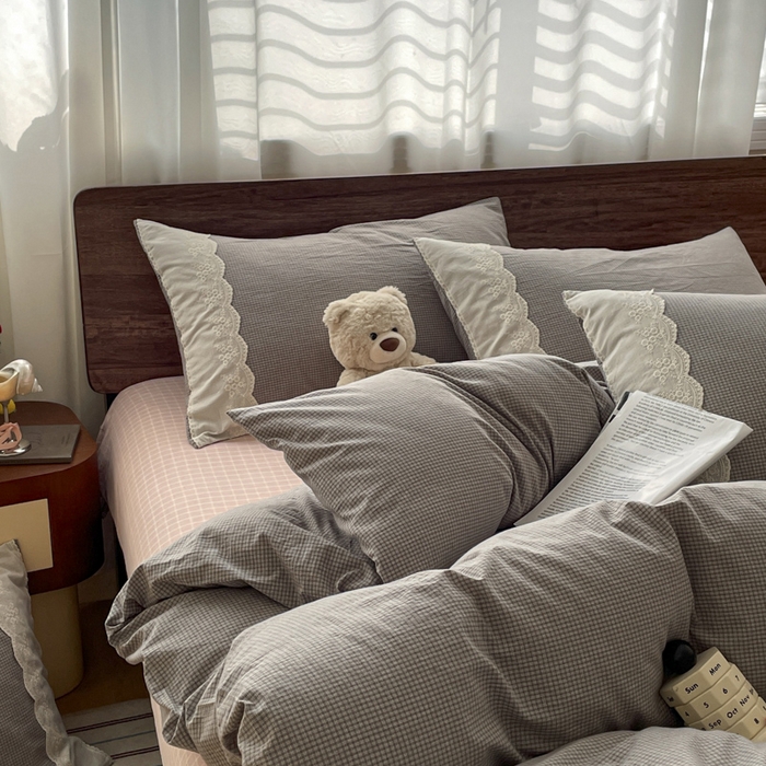 91家纺网 家纺一手货源 找家纺 花漾家居 2026新款全棉色织水洗棉复古花边无印格条被套三件套四件套 星光洛可