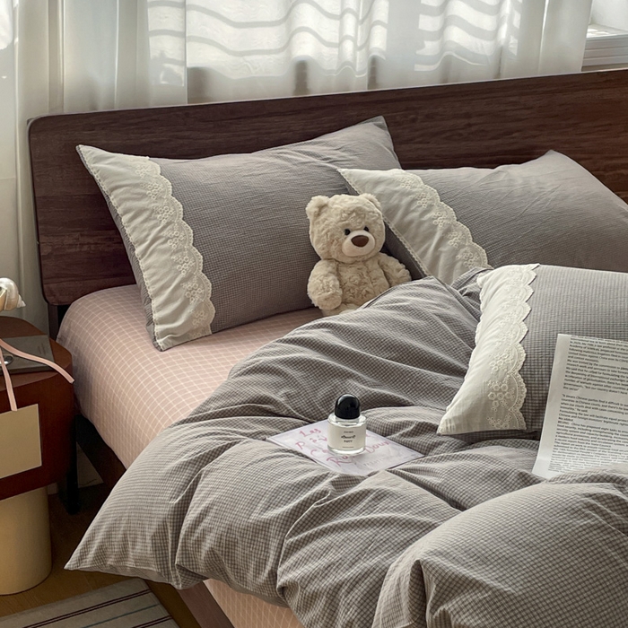 91家纺网 家纺一手货源 找家纺 花漾家居 2026新款全棉色织水洗棉复古花边无印格条被套三件套四件套 星光洛可