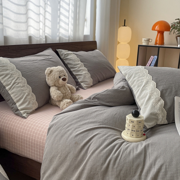 91家纺网 家纺一手货源 找家纺 花漾家居 2026新款全棉色织水洗棉复古花边无印格条被套三件套四件套 星光洛可