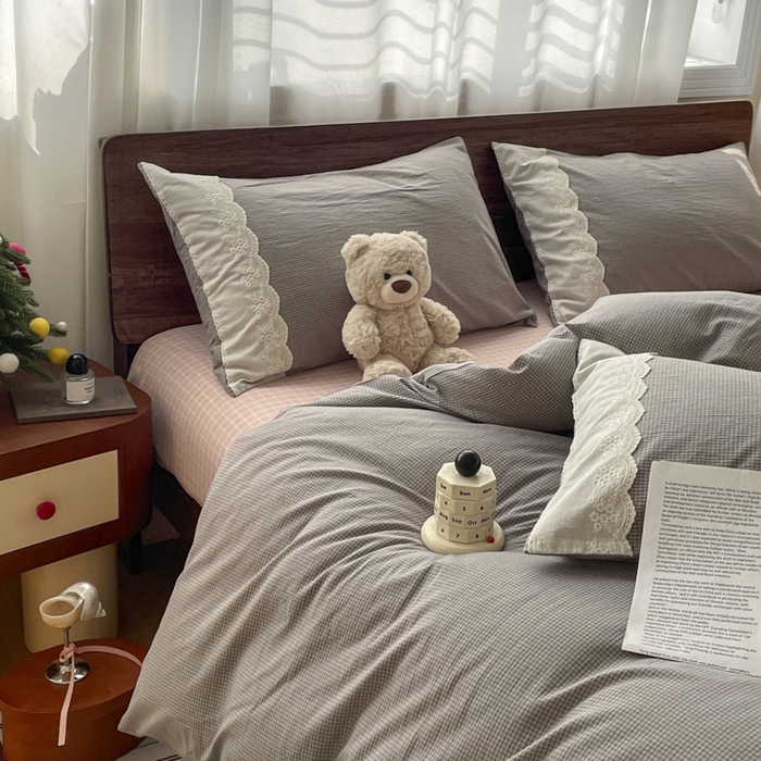 91家纺网 家纺一手货源 找家纺 花漾家居 2026新款全棉色织水洗棉复古花边无印格条被套三件套四件套 星光洛可