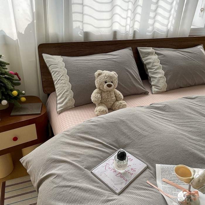 91家纺网 家纺一手货源 找家纺 花漾家居 2026新款全棉色织水洗棉复古花边无印格条被套三件套四件套 星光洛可