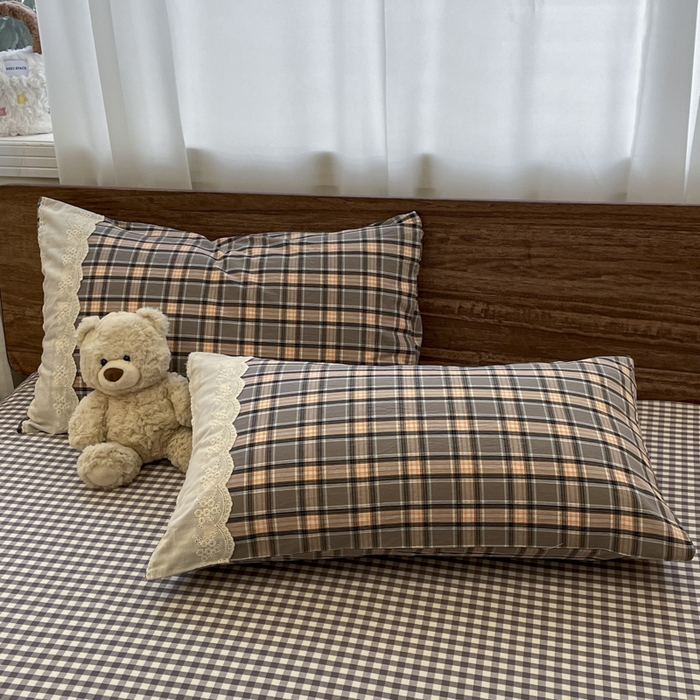 91家纺网 家纺一手货源 找家纺 花漾家居 2026新款全棉色织水洗棉复古花边无印格条被套三件套四件套 空谷幽兰