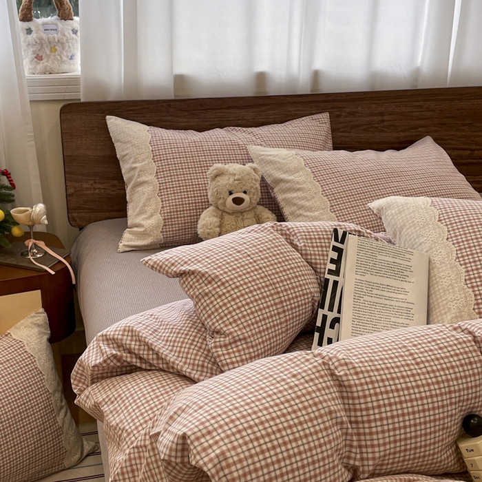 91家纺网 家纺一手货源 找家纺 花漾家居 2026新款全棉色织水洗棉复古花边无印格条被套三件套四件套 月白风清