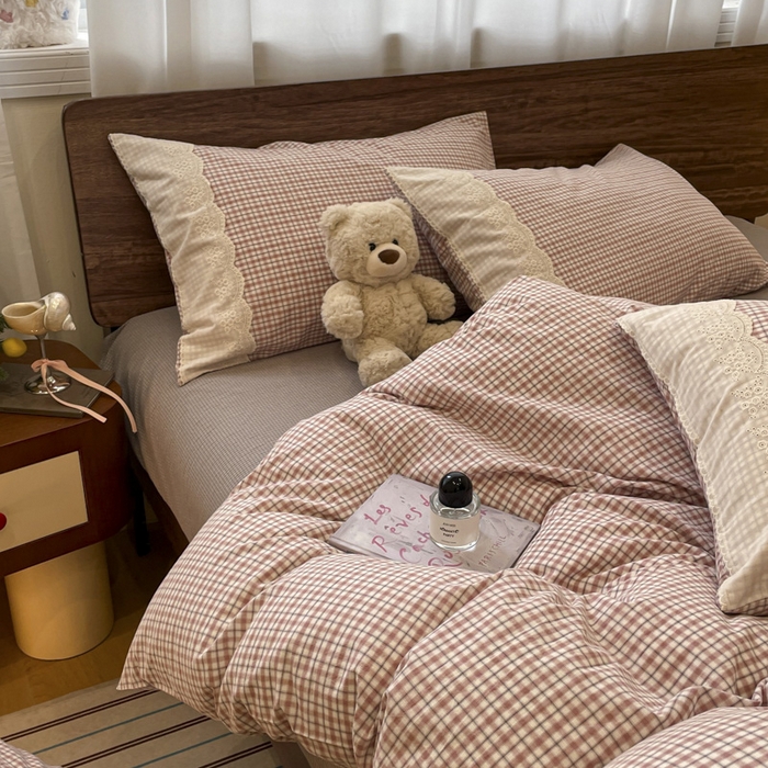 91家纺网 家纺一手货源 找家纺 花漾家居 2026新款全棉色织水洗棉复古花边无印格条被套三件套四件套 月白风清