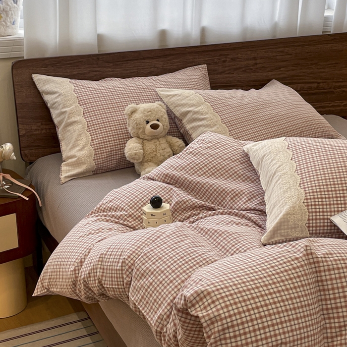 91家纺网 家纺一手货源 找家纺 花漾家居 2026新款全棉色织水洗棉复古花边无印格条被套三件套四件套 月白风清