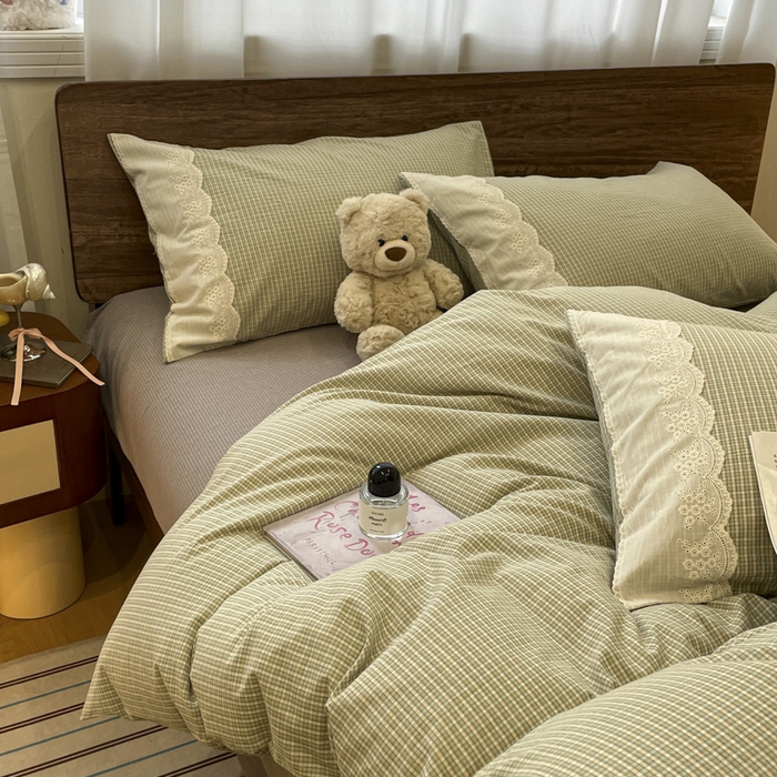 91家纺网 家纺一手货源 找家纺 花漾家居 2026新款全棉色织水洗棉复古花边无印格条被套三件套四件套 抹茶小格