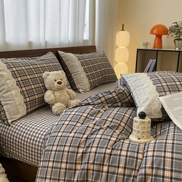 91家纺网 家纺一手货源 找家纺 花漾家居 2026新款全棉色织水洗棉复古花边无印格条被套三件套四件套 空谷幽兰