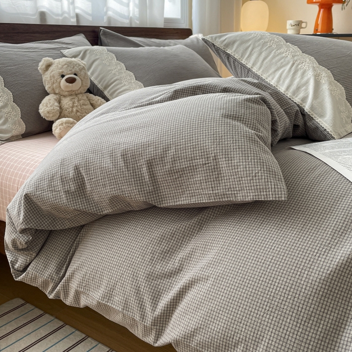 91家纺网 家纺一手货源 找家纺 花漾家居 2026新款全棉色织水洗棉复古花边无印格条被套三件套四件套 星光洛可