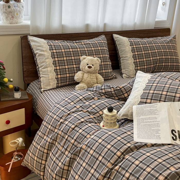 91家纺网 家纺一手货源 找家纺 花漾家居 2026新款全棉色织水洗棉复古花边无印格条被套三件套四件套 空谷幽兰