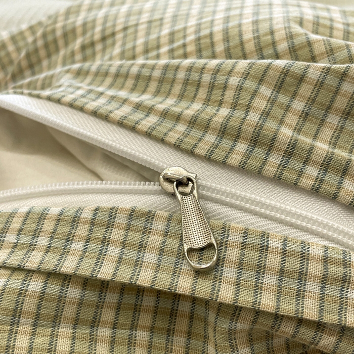 91家纺网 家纺一手货源 找家纺 花漾家居 2026新款全棉色织水洗棉复古花边无印格条被套三件套四件套 抹茶小格