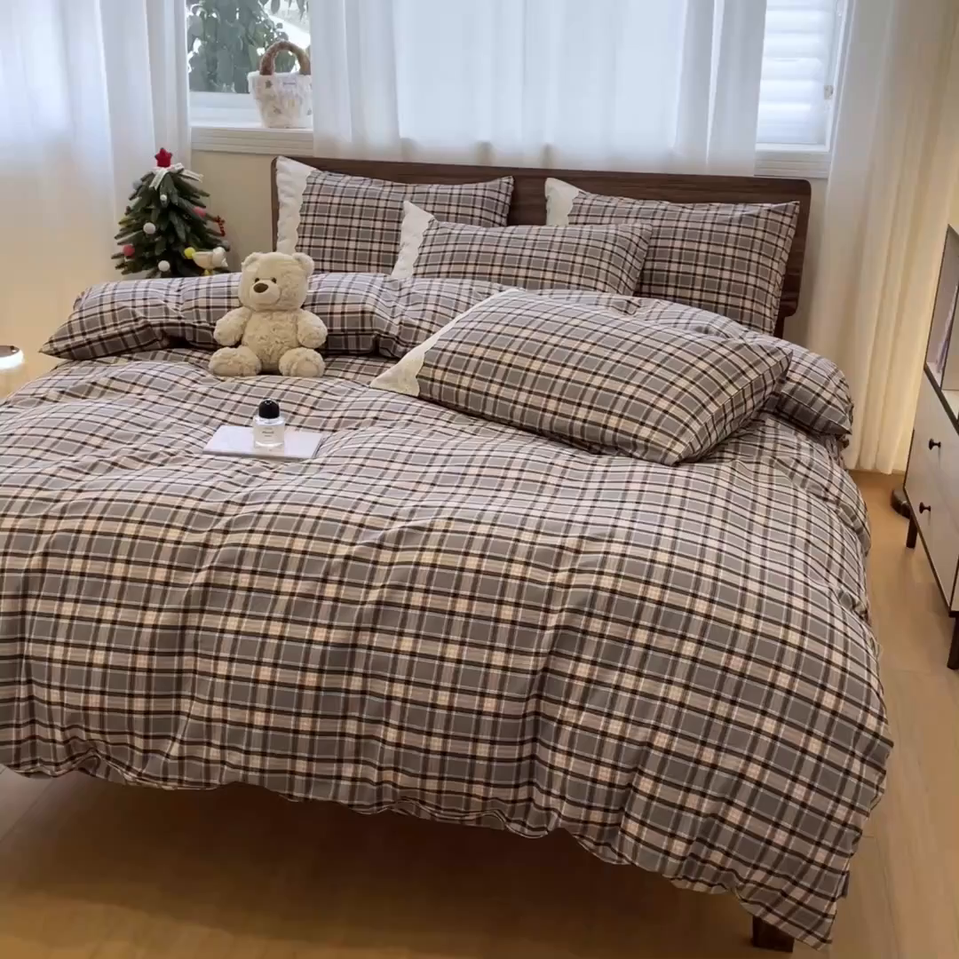 91家纺网 家纺一手货源 找家纺 花漾家居 2026新款全棉色织水洗棉复古花边无印格条被套三件套四件套 空谷幽兰