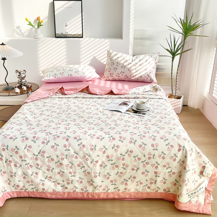 91家纺网 家纺一手货源 找家纺 黛妮雅 2026新款里外全棉印花棉花被纯棉夏被夏凉被空调被 夏被四件套樱桃之恋