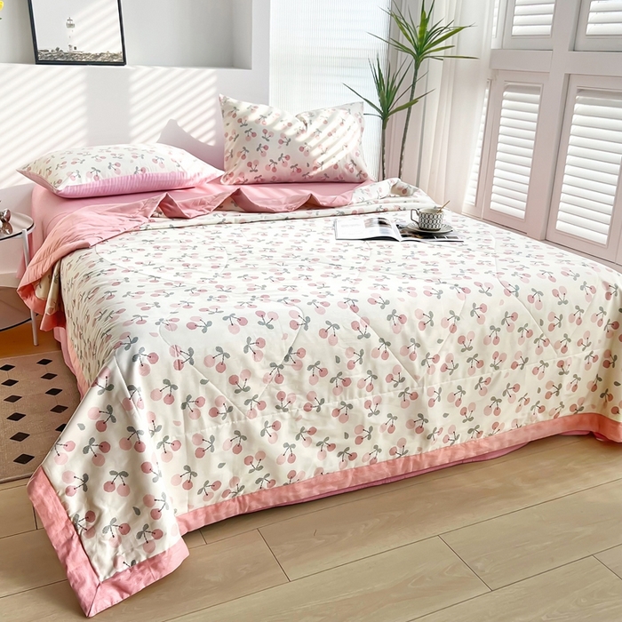 91家纺网 家纺一手货源 找家纺 黛妮雅 2026新款里外全棉印花棉花被纯棉夏被夏凉被空调被 夏被四件套樱桃之恋