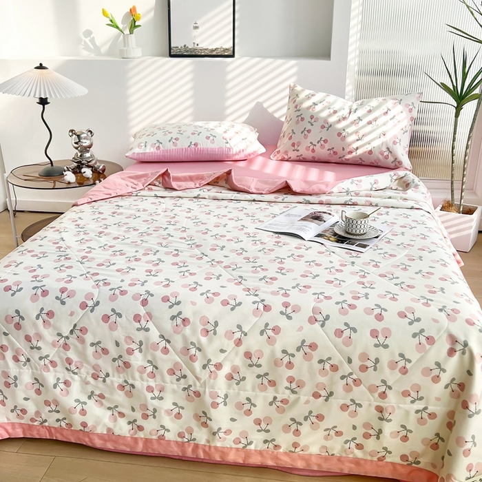 91家纺网 家纺一手货源 找家纺 黛妮雅 2026新款里外全棉印花棉花被纯棉夏被夏凉被空调被 夏被四件套樱桃之恋