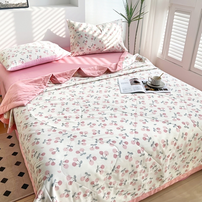 91家纺网 家纺一手货源 找家纺 黛妮雅 2026新款里外全棉印花棉花被纯棉夏被夏凉被空调被 夏被四件套樱桃之恋