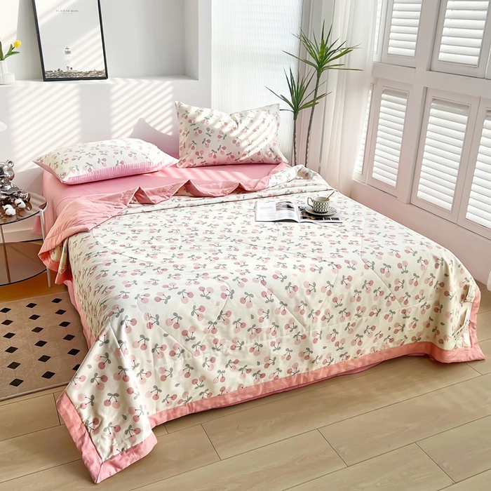 91家纺网 家纺一手货源 找家纺 黛妮雅 2026新款里外全棉印花棉花被纯棉夏被夏凉被空调被 夏被四件套樱桃之恋