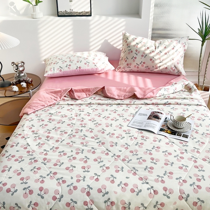 91家纺网 家纺一手货源 找家纺 黛妮雅 2026新款里外全棉印花棉花被纯棉夏被夏凉被空调被 夏被四件套樱桃之恋