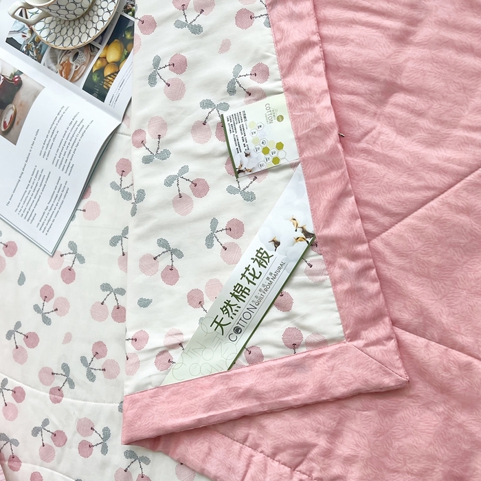 91家纺网 家纺一手货源 找家纺 黛妮雅 2026新款里外全棉印花棉花被纯棉夏被夏凉被空调被 夏被四件套樱桃之恋