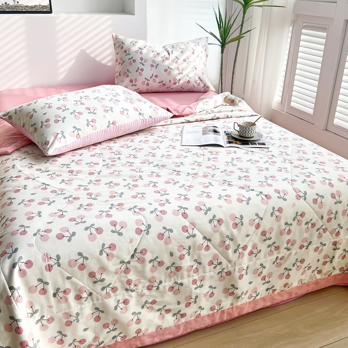 91家纺网 家纺一手货源 找家纺 黛妮雅 2026新款里外全棉印花棉花被纯棉夏被夏凉被空调被 夏被四件套樱桃之恋