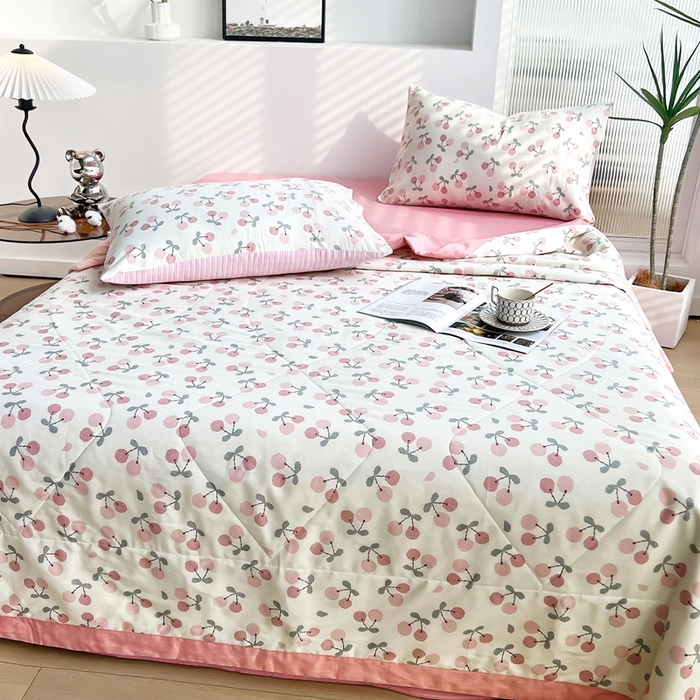 91家纺网 家纺一手货源 找家纺 黛妮雅 2026新款里外全棉印花棉花被纯棉夏被夏凉被空调被 夏被四件套樱桃之恋