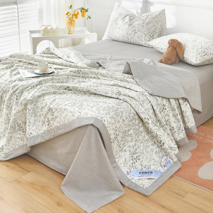91家纺网 家纺一手货源 找家纺 黛妮雅 2026新款里外全棉印花棉花被纯棉夏被夏凉被空调被 夏被四件套叶舞轻扬