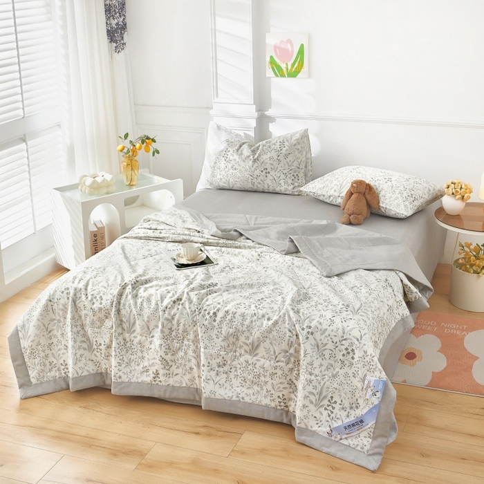 91家纺网 家纺一手货源 找家纺 黛妮雅 2026新款里外全棉印花棉花被纯棉夏被夏凉被空调被 夏被四件套叶舞轻扬